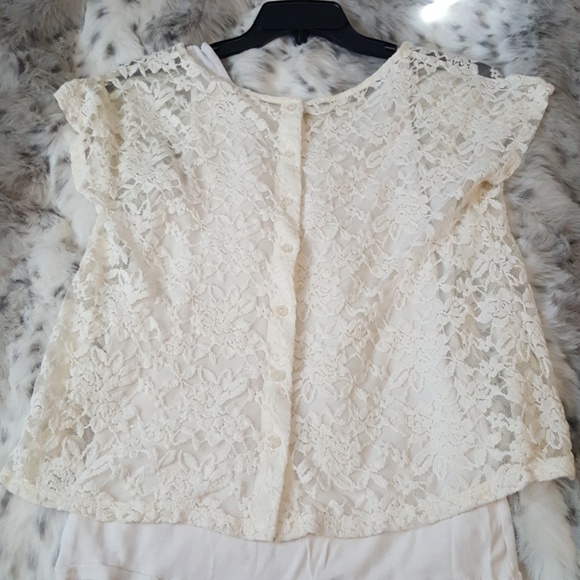 Cream colored lace back buttoned short sleeve top - Picture 3 of 5